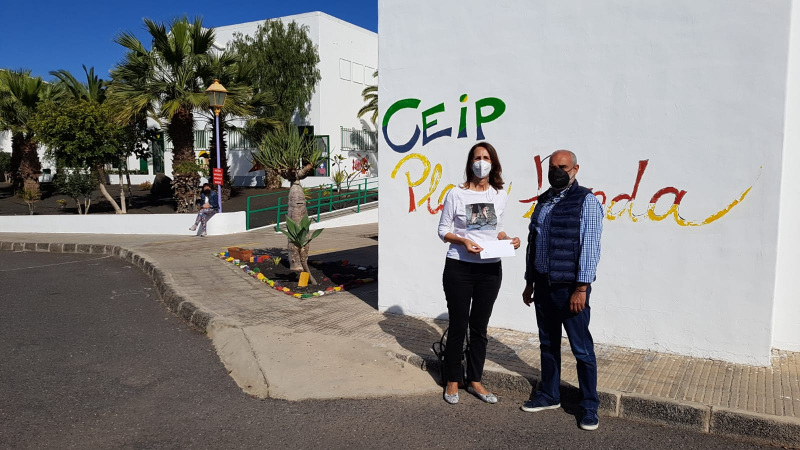 Ceip-Playa-Honda.-donativo-Navidad