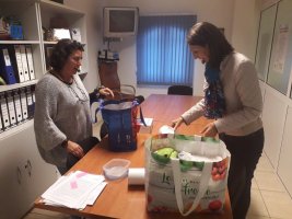 EL IES HARÍA HACE ENTREGA DEL PELO DONADO EN EL CENTRO