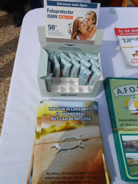 prevencion-contra-el-cancer-de-piel-en-puerto-del-carmen-012-1